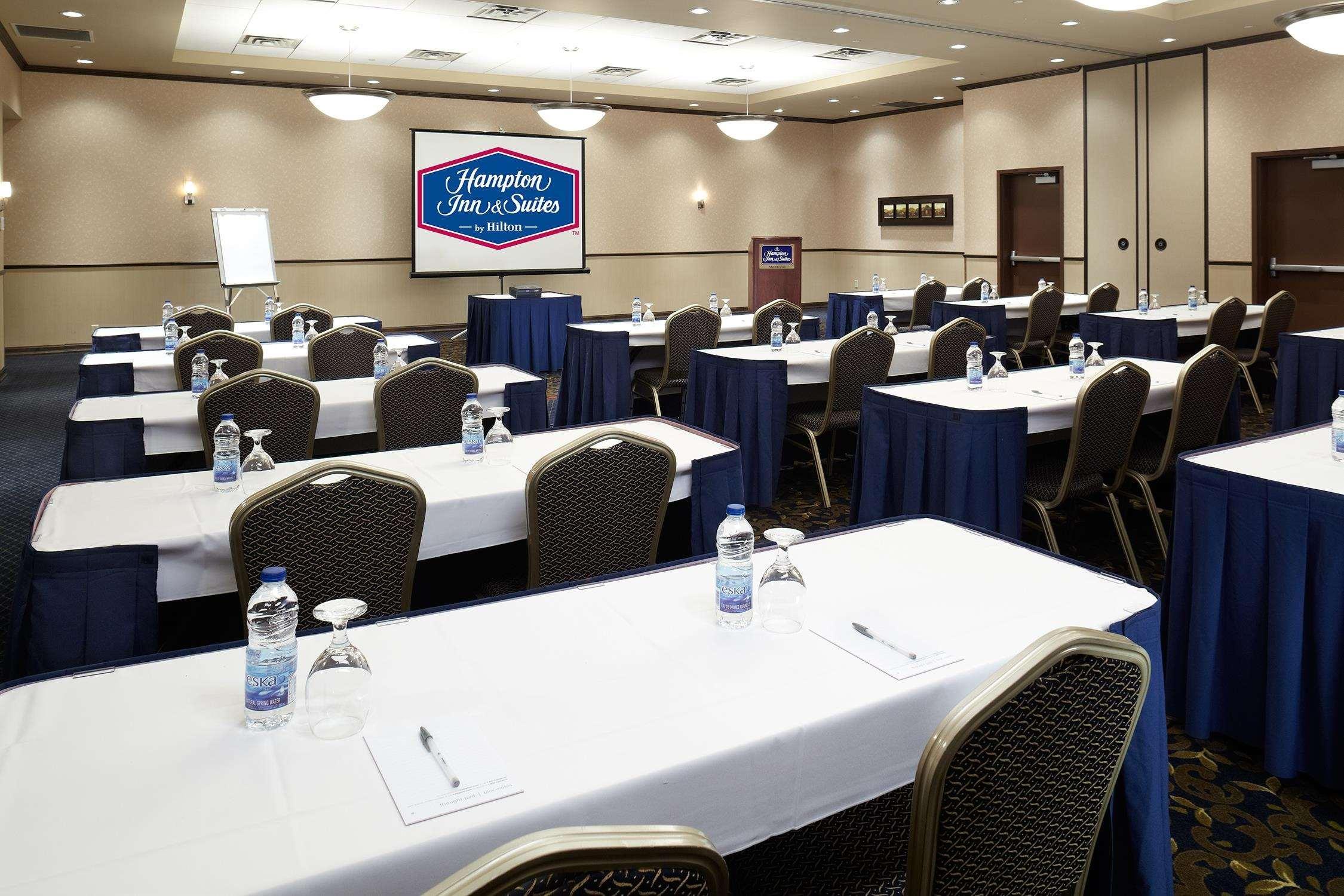 Hampton Inn & Suites Montreal-Dorval Negócio foto