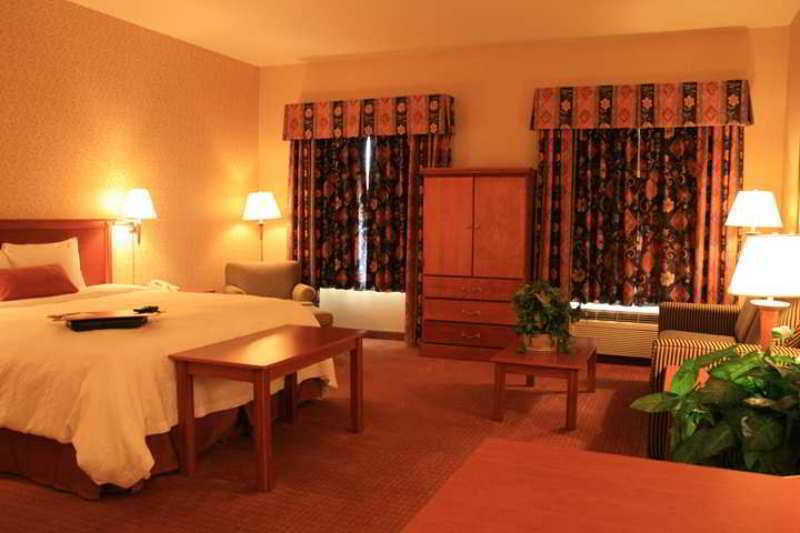 Hampton Inn & Suites Montreal-Dorval Quarto foto