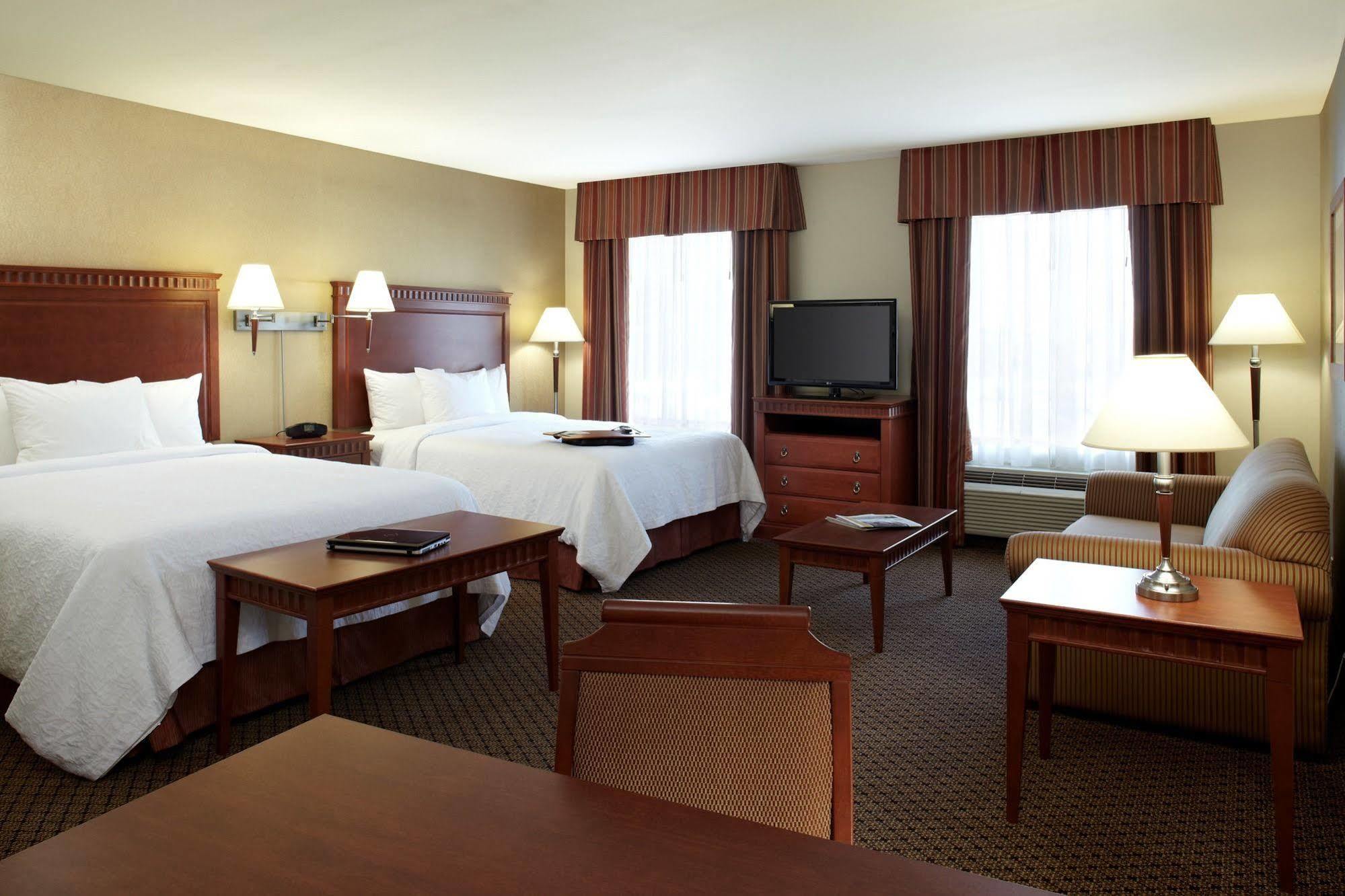 Hampton Inn & Suites Montreal-Dorval Exterior foto
